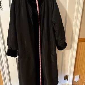 Chic Black Long Coat with Faux Fur Cuffs